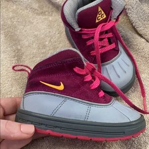 6c toddler Nike sneak/boot